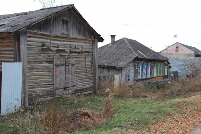 Село Крапивна. Тульская область. Население -- около трех тысяч человек.